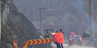 Se surpă șoseaua! Trafic restricționat pe DN 10