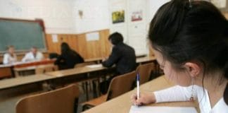 Perlele elevilor de clasa a VIII-a din Buzau i-au uimit pe profesorii din Vaslui