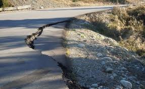 Drum afectat de alunecări de teren