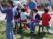 Copiii abandonaţi îşi găsesc părinţi