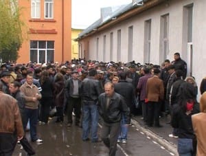 Angajaţi mai mulţi, şomeri mai puţini