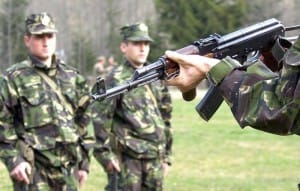 Au făcut de râs armata. Militarii dezertori sunt închişi pentru furt