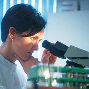 Testări gratuite pentru femei în vederea depistării cancerului de col uterin