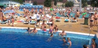 Atenție unde vă scăldați! Apa din mai multe piscine din Buzău este infestată