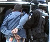 Proxeneţi reţinuţi de poliţişti. Vezi aici unde îşi trimiteau victimele