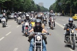 Paradă a motocicliştilor pe străzile oraşului