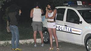 Proxenet râmnicean reţinut, victimele sale cercetate în libertate