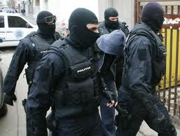 Percheziţii la Râmnicelu în această dimineaţă. 3 suspecţi de ultraj reţinuţi