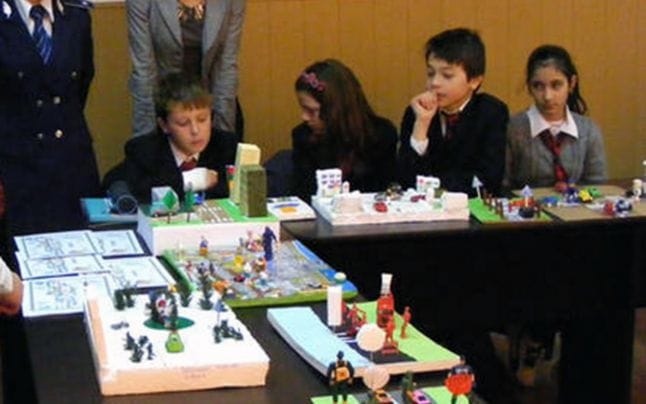 Cântăreţ bisericesc din Buzău, capul unei reţele de infractori din spatele gratiilor