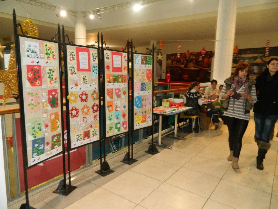 Expoziţie de mărţişoare confecţionate de beneficiarii din Centrul pentru copilul cu deficienţe de auz în Galleria Mall