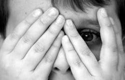 Guvernul a aprobat înfiinţarea Avocatului Copilului. Instituţia se va ocupa exclusiv de protecţia drepturilor minorilor