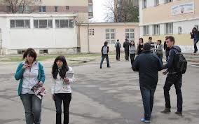 Buzăul, în zona de risc mediu privind consumul de etnobotanice în rândul elevilor