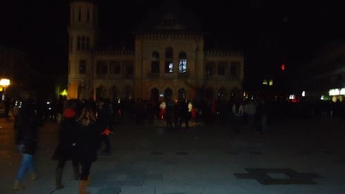 S-a dat stingerea la Palatul Comunal în „Ora Pământului”