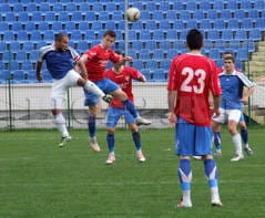 Gloria Buzău mai are de recuperat 3 puncte pentru a mai spera la calificare. Lidera clasamentului Viitorul Axintele a pierdut acasă cu Rapid Feteşti