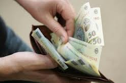 Mulți angajați, salarii în scădere