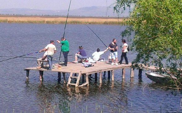 1 mai la pescuit, pe baltă. Este evenimentul organizat astăzi, la Mihăilești, de președintele Consiliului Județean, Cristi Bîgiu, pentru presă