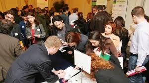 La această oră, la Sala Sporturilor din Buzău are loc Târgul de Joburi pentru Tineret