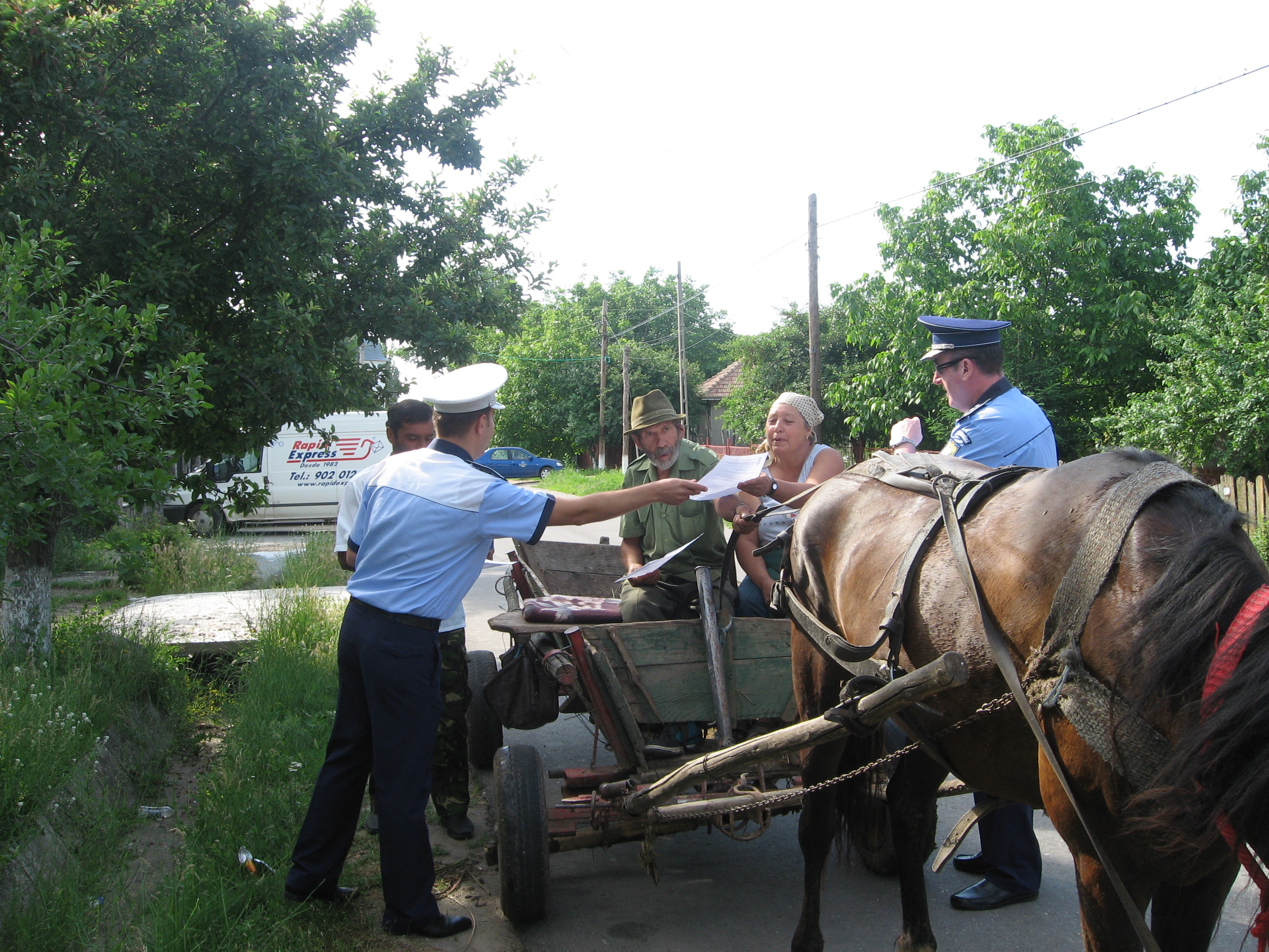 Căruţaşii, consiliaţi de poliţişti