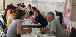 Bursa locurilor de muncă pentru tinerii din centrele de plasament. AJOFM anunţă că pot participa toţi şomerii care îşi caută un loc de muncă