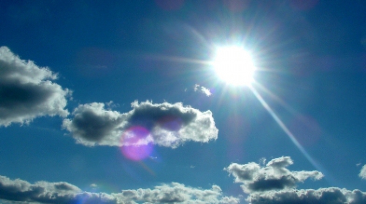 Azi și mâine, vremea va fi în general frumoasă, cu unele înnorări în nord, centru și la munte