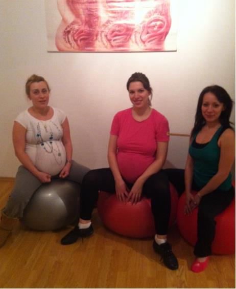 Gimnastica, obligatorie în timpul sarcinii. Instructorul calificat Raluca Balaş de la Jollie Studio ne învață ce exerciții se recomandă gravidelor