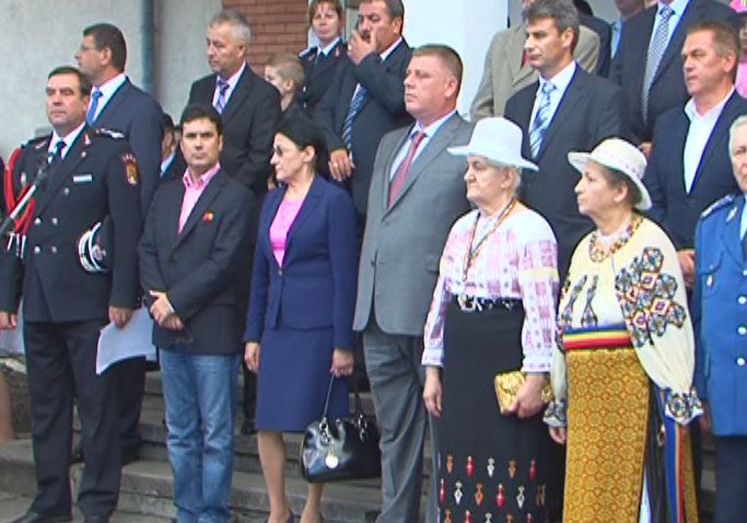 Ministrul învăţământului, Remus Pricopie, însoţit de preşedintele Consiliului Judeţean Buzău, Cristi Bâgiu, a participat la manifestările dedicate Zilei Pompierilor