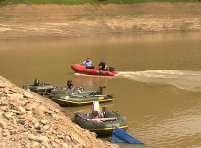 Cadavrul unui barbat de 49 de ani, gasit in lacul de acumulare de la Siriu. Politistii au demarat o ancheta pentru a stabili cum a murit barbatul