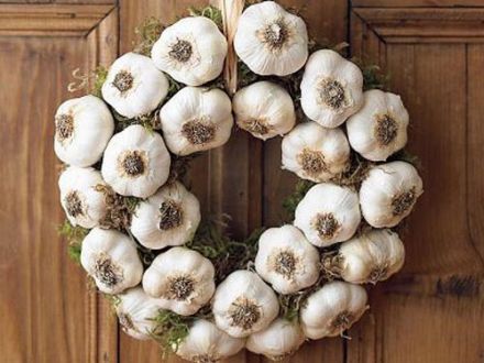 Ajunul Sfântului Andrei, noaptea stirigoilor şi a descântecelor de dragoste. Vezi aici tradiţii şi obiceiuri