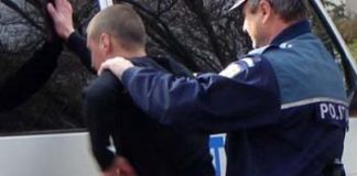 Tânără, șantajată cu poze indecente. Trei bărbați, după gratii