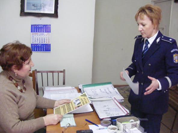 „Nu te cunosc – Nu te primesc!”, activitate preventivă organizată de poliţişti cu reprezentanţii asociaţiilor de proprietari din Buzău
