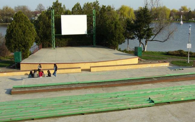 Încep proiecțiile de film în amfiteatrul din Parcul Tineretului