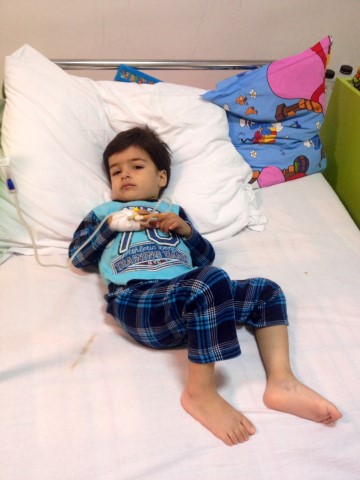 Viața unui copilaș de 3 ani, în mâinile noastre. David, diagnosticat cu o boală rară, are nevoie de 200.000 de euro pentru a trăi