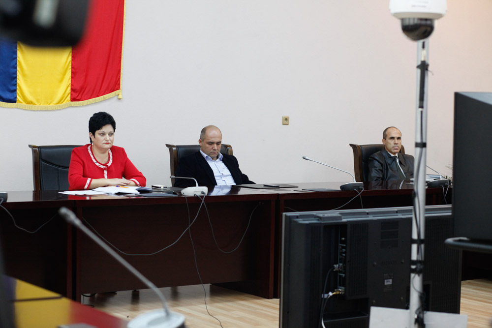 Juristul Ștefan Feraru, care l-a denunțat pe prefectul Buleandră, destituit din funcția de șef al Biroului Juridic, cu câteva ore înainte de a fi trimis în judecată