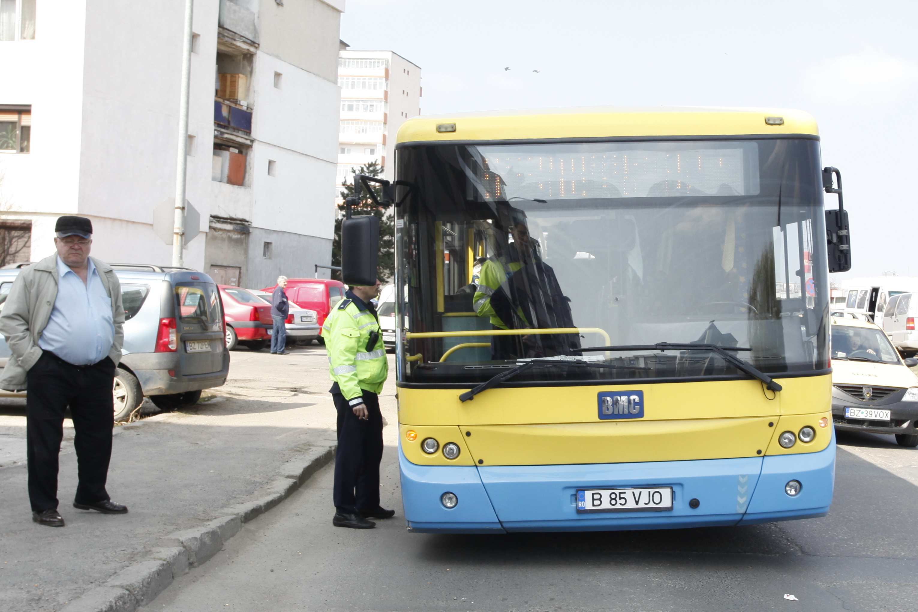 Accident într-un autobuz care circula pe traseul 5, în municipiul Buzău. Vezi urmările!