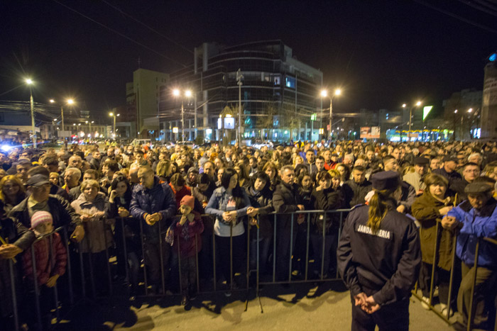 Mii de buzoieni au participat la slujba de Înviere de la Catedrala Arhiepiscopală