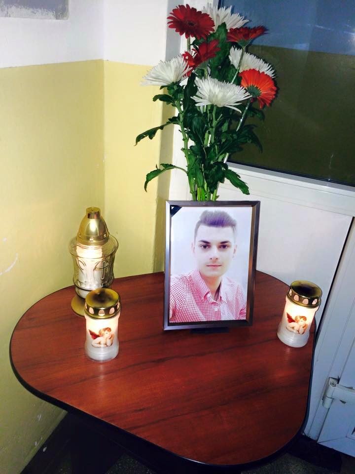 Student mort după ce a căzut de la etajul unui bloc din Capitală. Tânărul era din Buzău