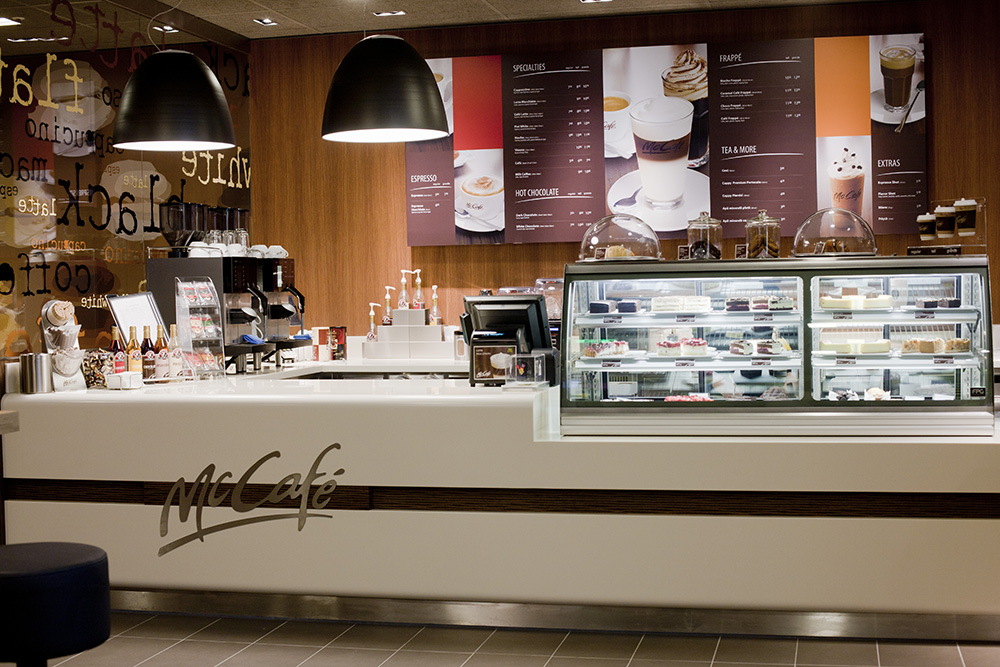 Restaurantul McDonalds din Buzău găzduiește, de vineri, o cafenea McCafé