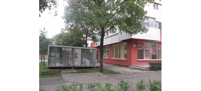 Chioșc amplasat ilegal pe spațiul verde, în zona Unirii