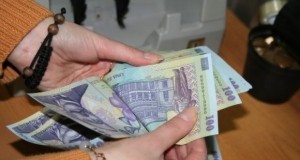 Bugetarii primesc de astăzi salarii mărite cu 8%