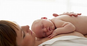 Indemnizaţia de creştere a copilului va creşte începând de luna viitoare