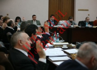 Constantin Ghinioiu este adeptul votului manual in Consiliul Judetean