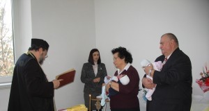 Presedintele Consiliului Judetean, nas de botez pentru trei baieti abandonati