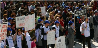 Profesorii buzoieni strang semnaturi pentru declansarea grevei generale