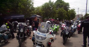 “RESPECT ÎN TRAFIC!” şi “MITA ŞI VOTUL ILEGAL ÎNSEAMNĂ ÎNCHISOARE!” au fost mesajele transmise poliţiştii rutieri în cadrul unui marş organizat pe raza municipiului Buzău