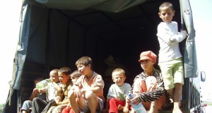 Sinistrații de pe malul Buzăului, la un pas să fie luați de ape