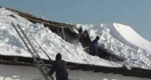 Acoperişul şcolii din Podgoria a cedat sub greutatea zăpezii