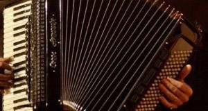 A adormit pentru o jumătate de oră şi s-a trezit fără acordeon