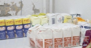 Tone de alimente strânse de credincioşii din Constanţa, trimise la azile de bătrâni din Buzău