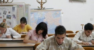 Patru elevi, daţi afară din examenul de bacalaureat