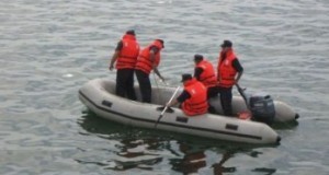 Pompierii de la ISU își scot bărcile din dotare pe lacurile din parcurile buzoiene